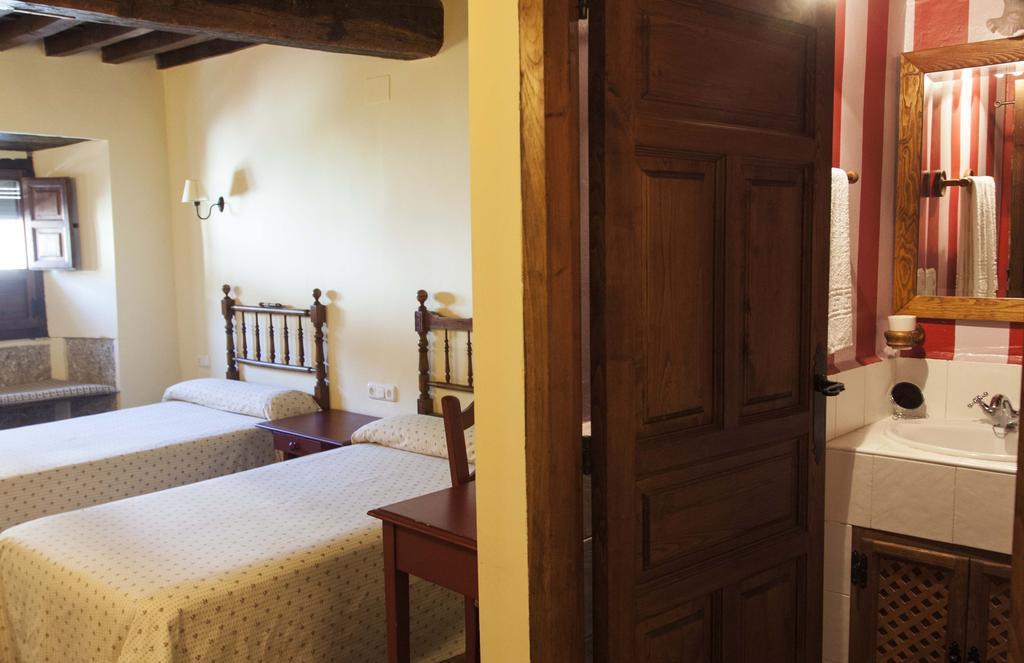 Casa Rural Con Encanto "Los Postigos" Banos De Montemayor Rom bilde
